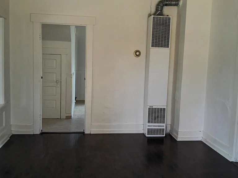 1407 S Hill St — Photo 2