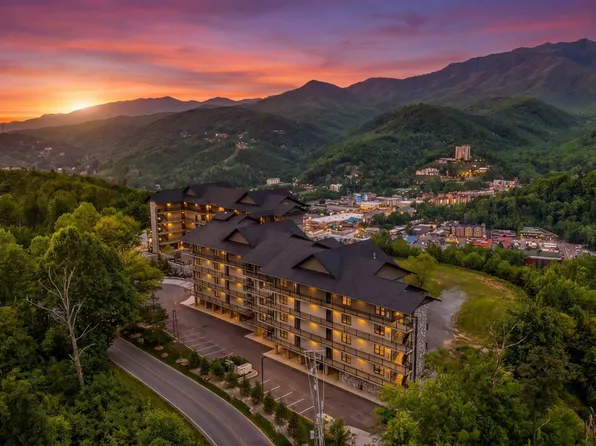 855 Campbell Lead Rd #305, Gatlinburg, TN 37738