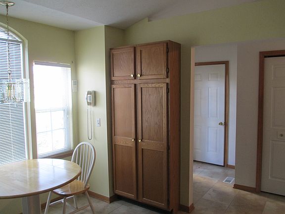 4th image of 5876 Trillium Ln SW