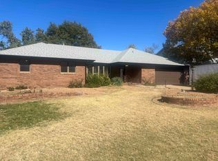 1741 Hillcrest Ln, Salina, KS 67401