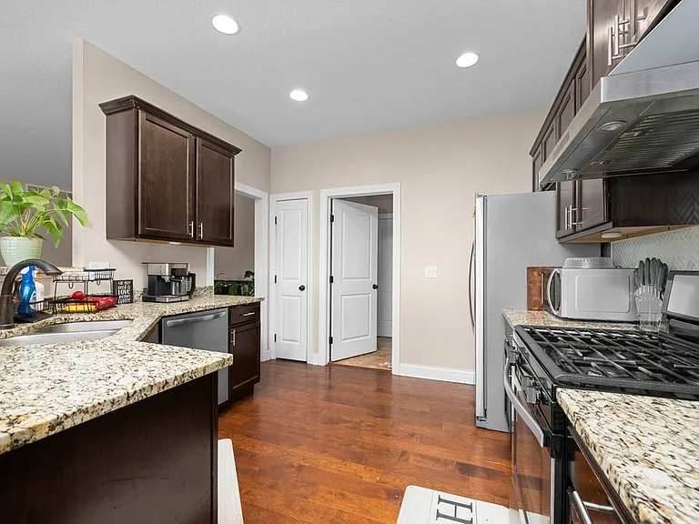 67 Cobblestone Ln — Photo 10