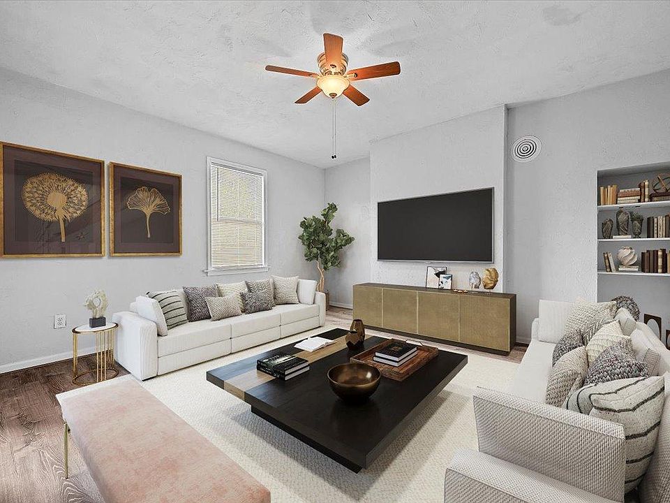 Living Room. Photo As of Aug 2022.