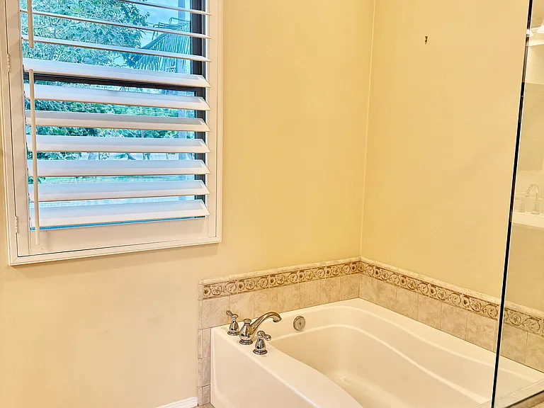2903 W Edinger Ave — Photo 6