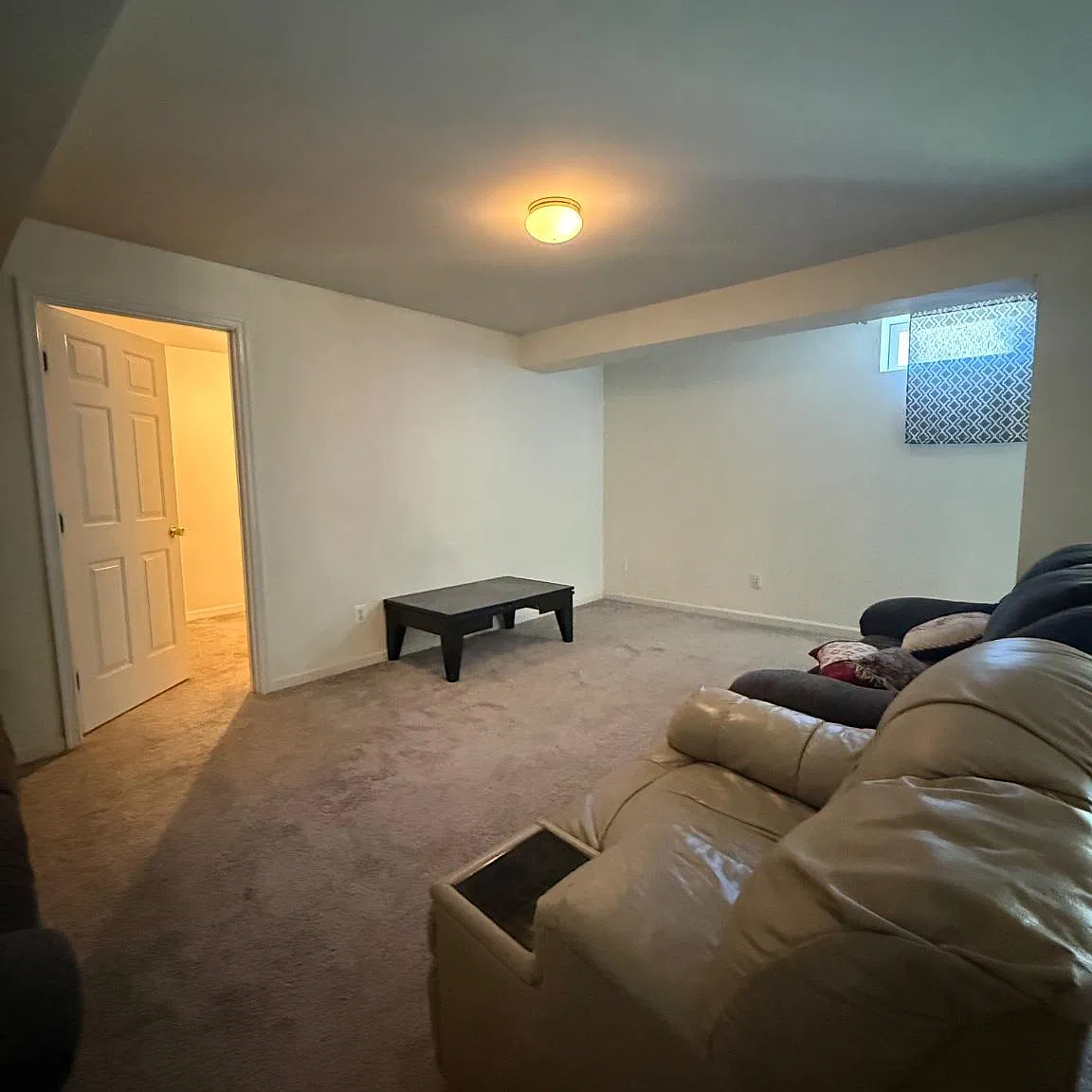 2 bed, 1.0 bath, 3724 sqft, $2,200 — Photo 4