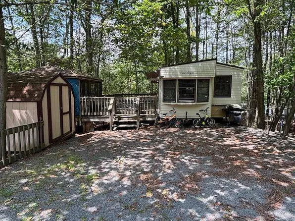 J1-36 Carnival Ct #J1-36, Gouldsboro, PA 18424