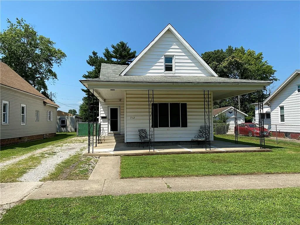 712 Prairie Ave photo 1