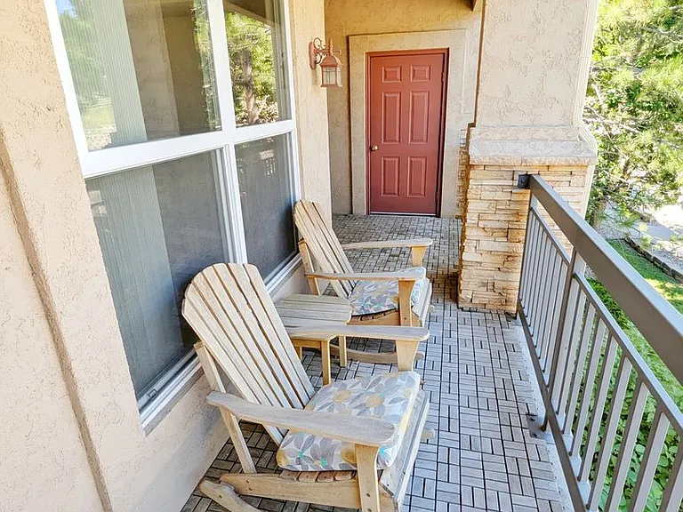 555 Cougar Bluff Point #207 — Photo 3