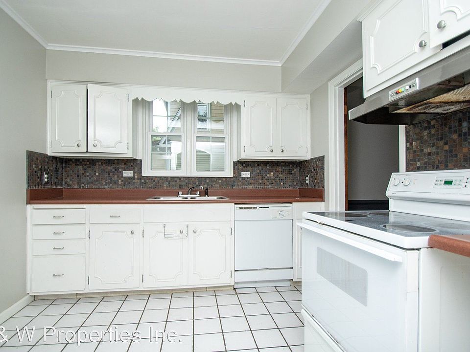 1st image of 434 Clinton Heights Ave
