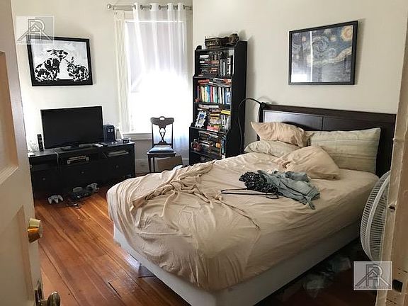 5th image of 1589 Beacon St APT 3