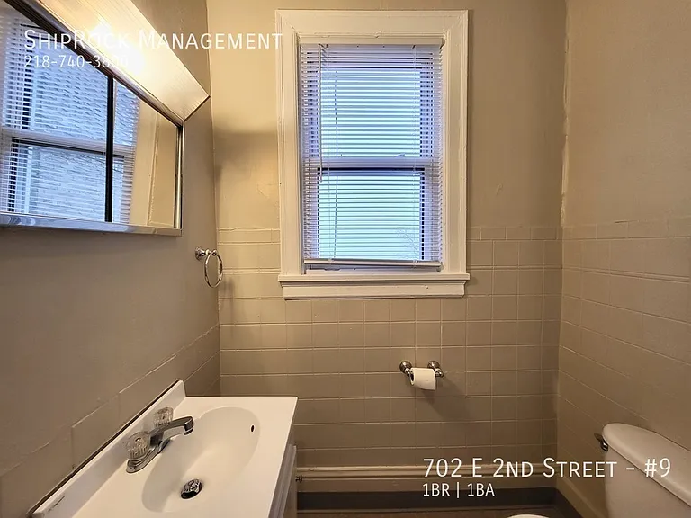 702 E 2nd St #9 — Photo 9