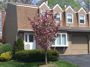 119 Terrace Ct, Woodbury, NY 11797