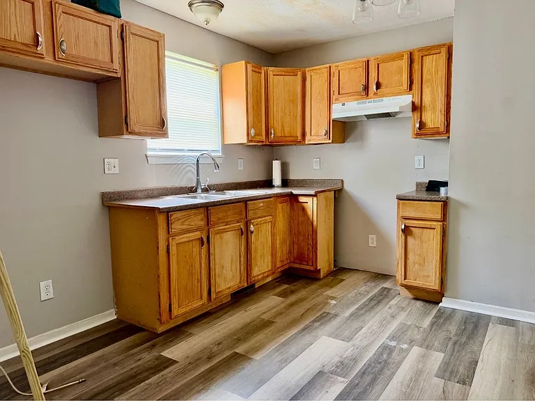 501 Flamos Cir NE — Photo 2