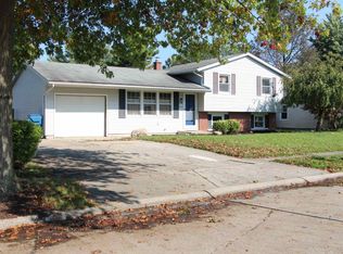 1521 E Macgregor Dr, New Haven, IN 46774