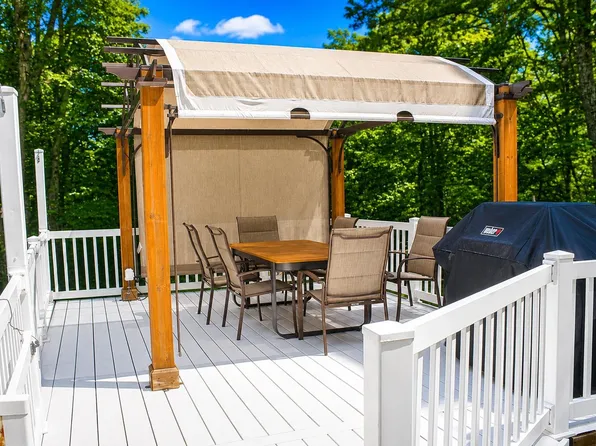 25 Peaslee Court, Hampstead, NH 03038
