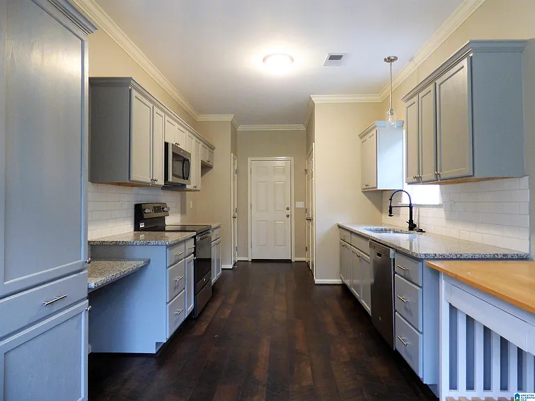 951 Savannah Ln — Photo 3