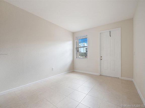 2nd image of 946 NE 29th Ter #946