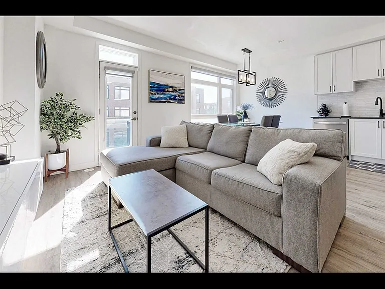 14 Hearne St E — Photo 6
