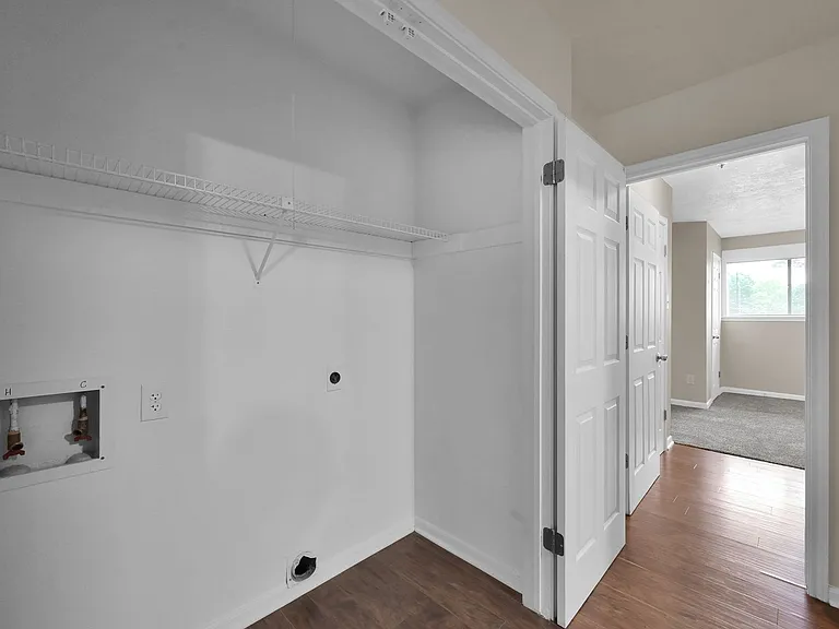 Lakeview Point Apartments — Photo 27