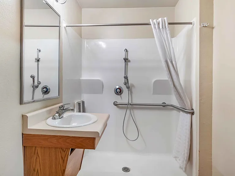 Studio Suite - 1 Full Bed