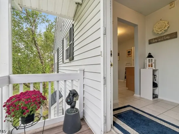 250 Nuthatch Ct, Readington Twp., NJ 08887