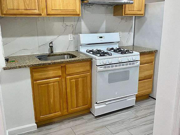4th image of 17300 47th Ave