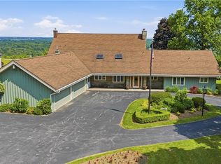 687 Mountain View Dr, Lewiston, NY 14092