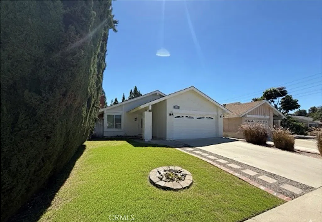 3 bed, 1200 sqft, $4,100 — Photo 1