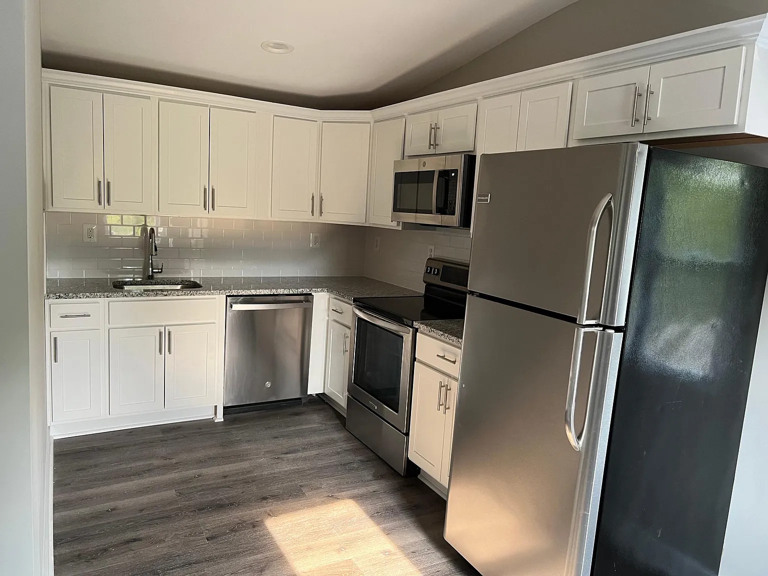 2744 Augusta Ave — Photo 4