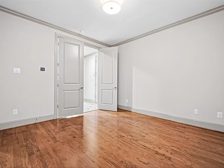 308 W Bell St — Photo 10