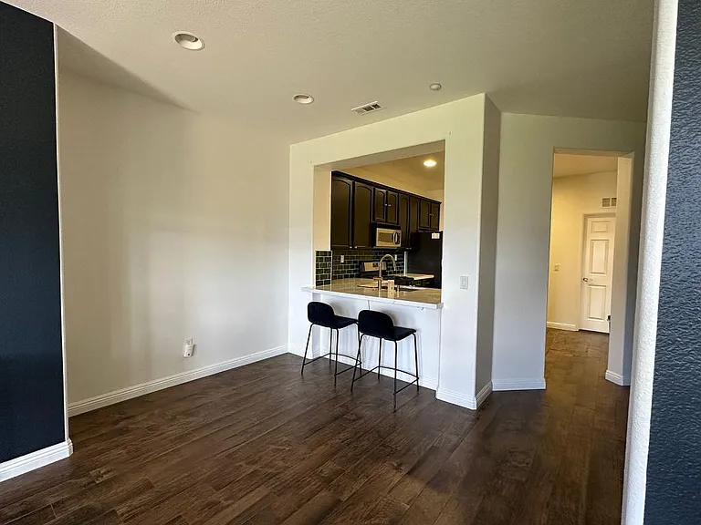 15423 Park Point Ave #106 — Photo 4