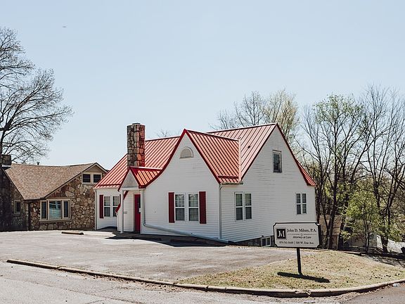 3rd image of 320 W Erie Ave