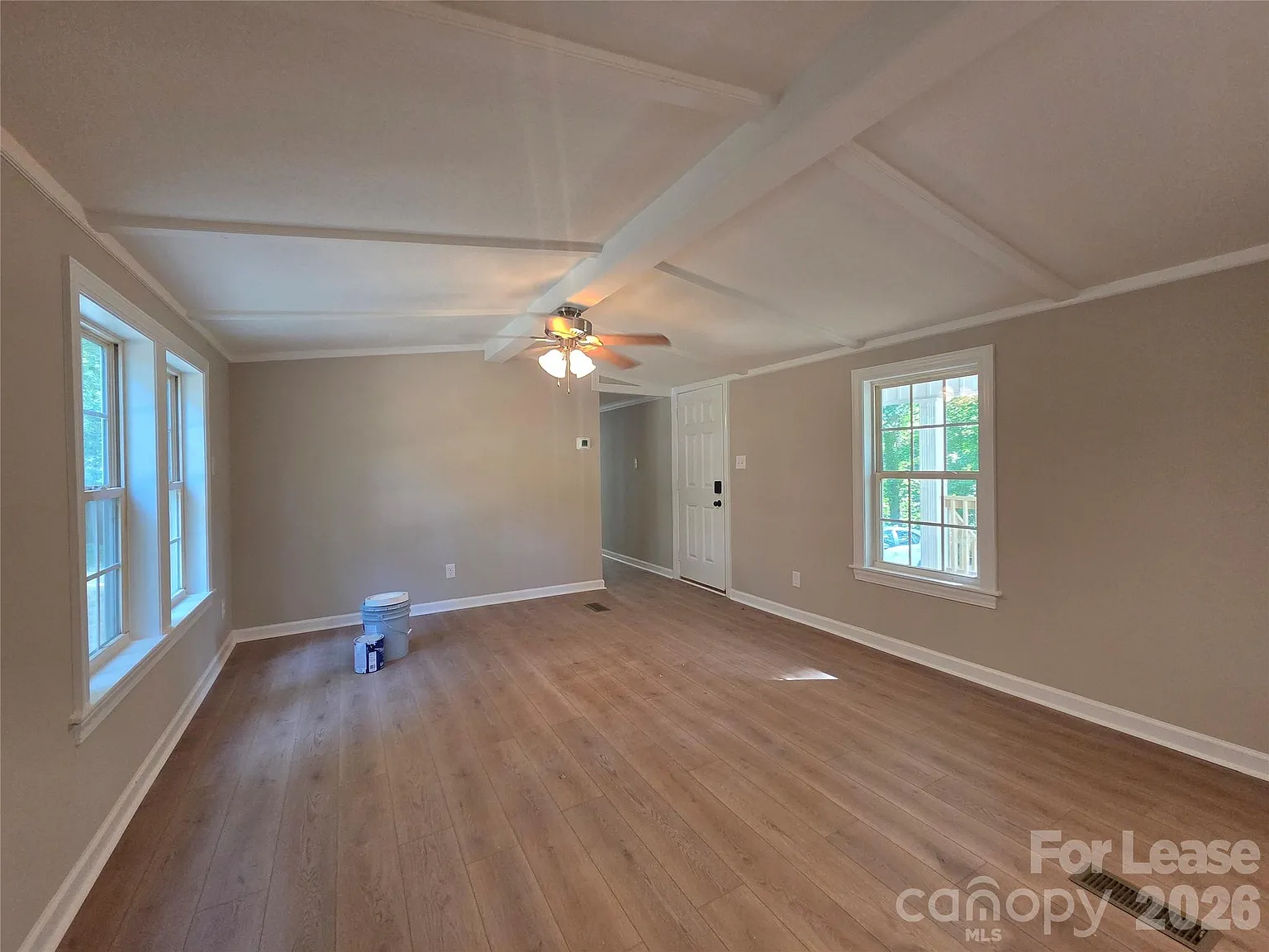3 bed, 2.0 bath, 1064 sqft, $1,600 — Photo 3