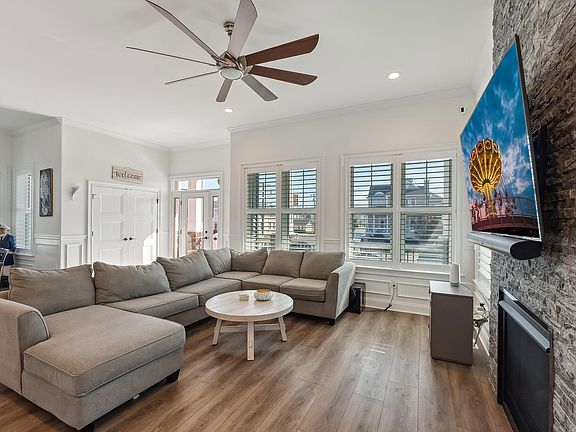 3rd image of 2400 West Ave