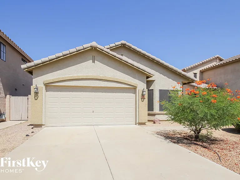 8764 W Laurel Ln — Photo 2