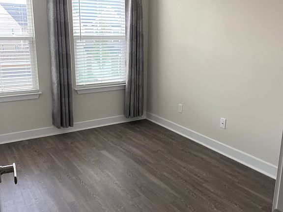 3rd image of 118 Roseridge Dr