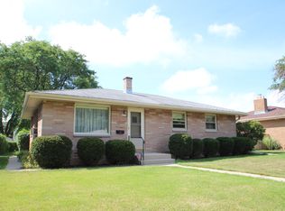 2827 E Bottsford Ave, St Francis, WI 53235
