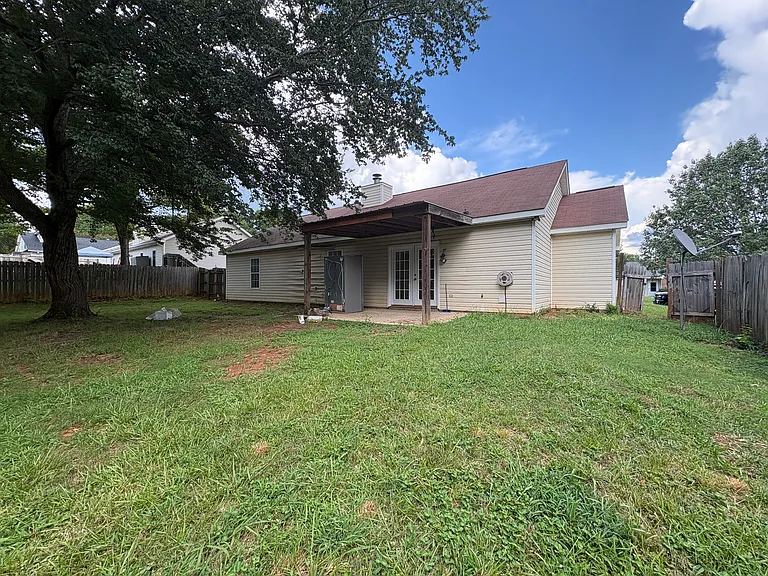 1404 Douglas St — Photo 22