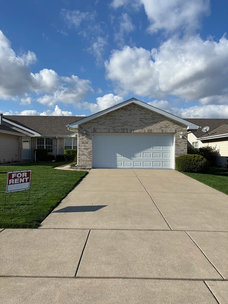 Building Photo - 1634 Golden Oak Dr