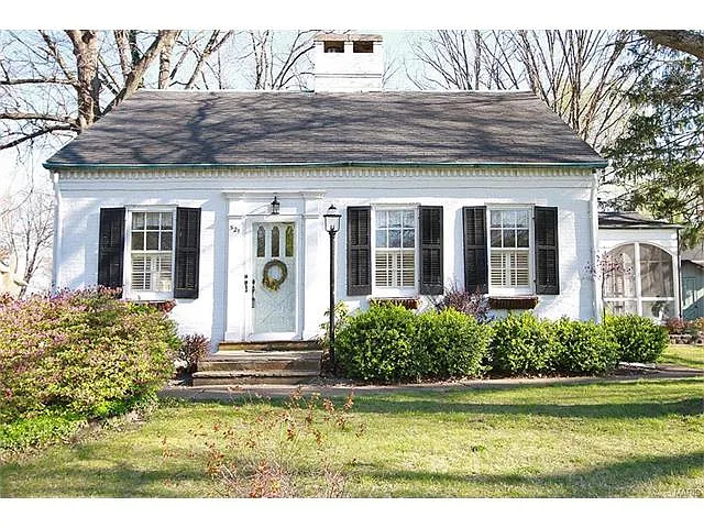 521 W Oak St photo 1