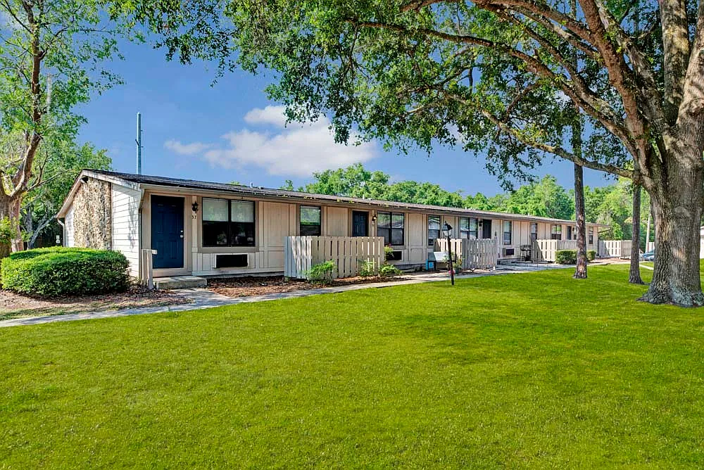 Oak Shade Apartments — Photo 3