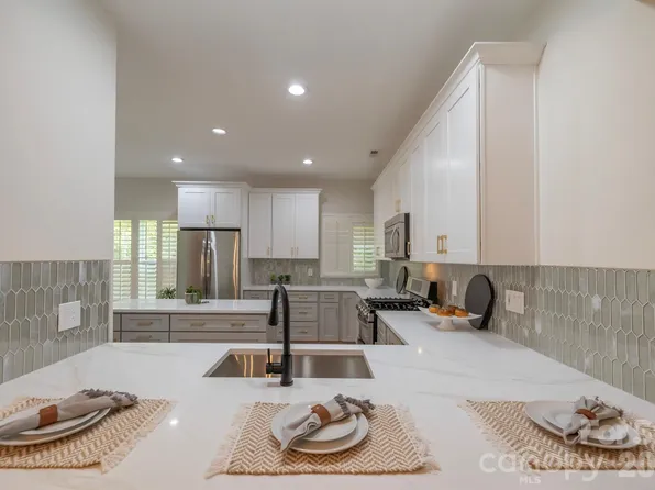 9323 Bonnie Briar Cir, Charlotte, NC 28277