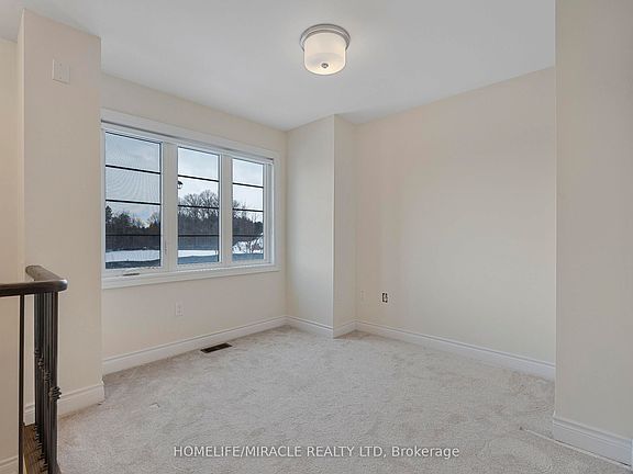 4th image of 61 Yorkton Blvd