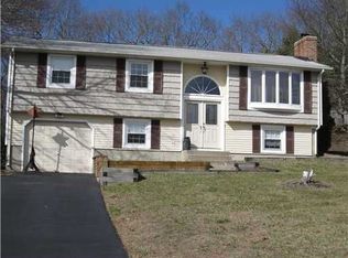 65 Beachwood Dr, North Kingstown, RI 02852