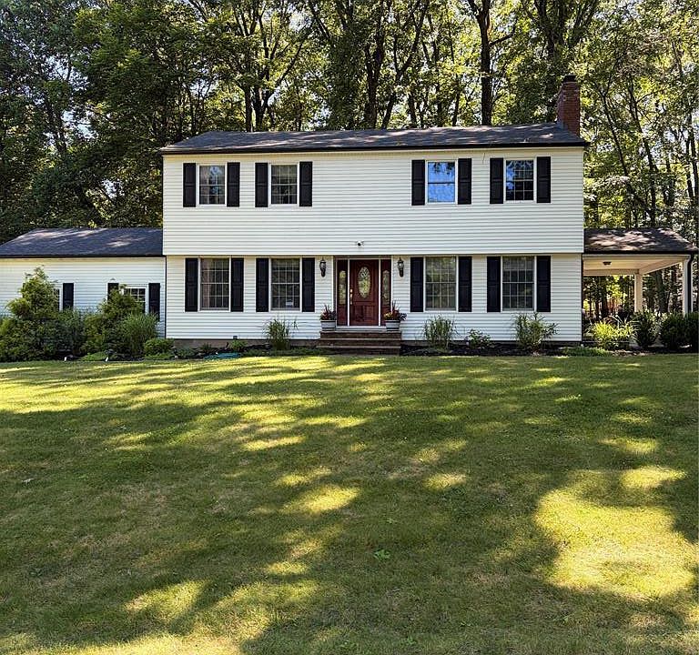1st image of 61 Heather Hill Ln