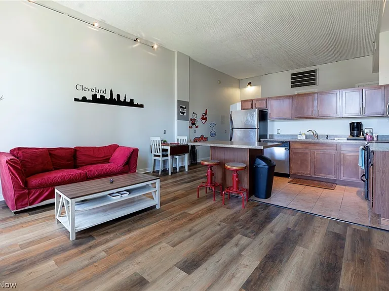 408 W Saint Clair Ave #607 — Photo 5