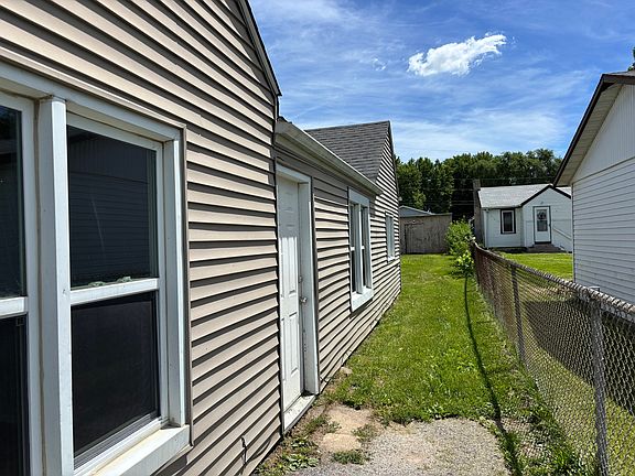 3rd image of 104 5th St