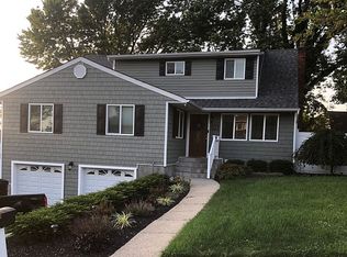 17 Carston St, Selden, NY 11784