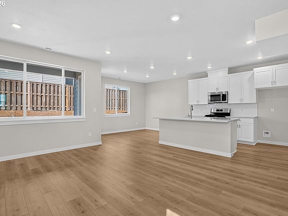 2nd image of 18675 SW Sugarloaf Ln