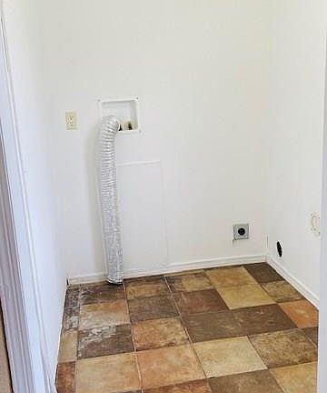 5th image of 2217 N Pinewood Dr