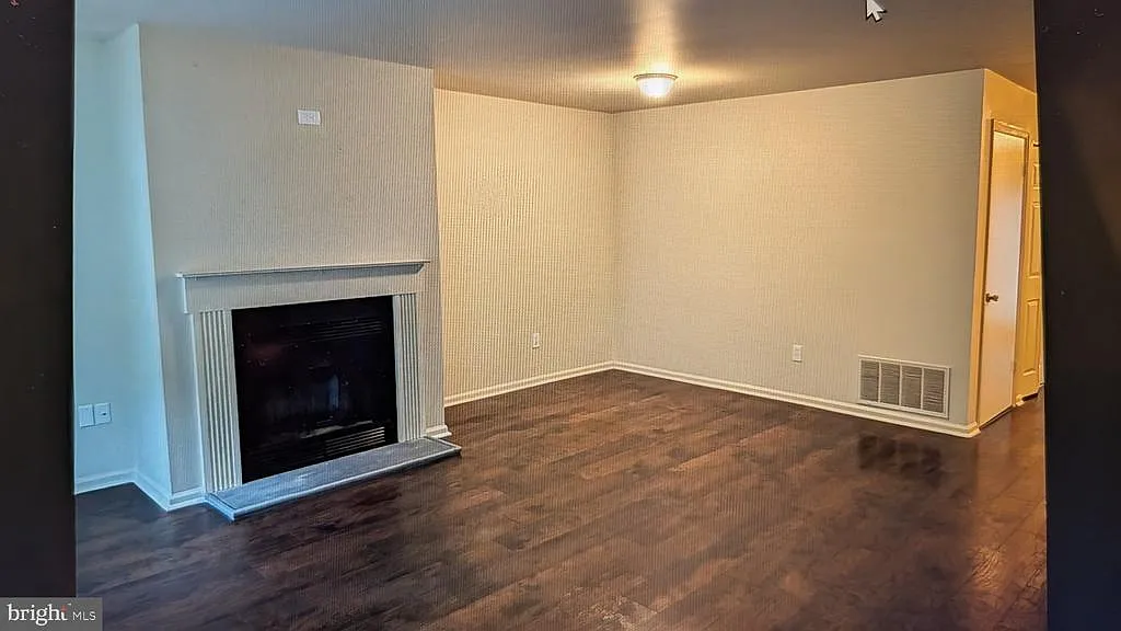 Building Photo - 1204 Huntingdon Mews